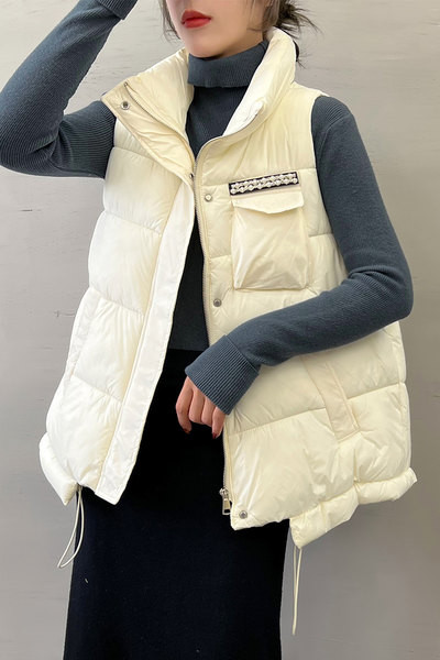 Ležerni prsluk s džepom i visokim ovratnikom