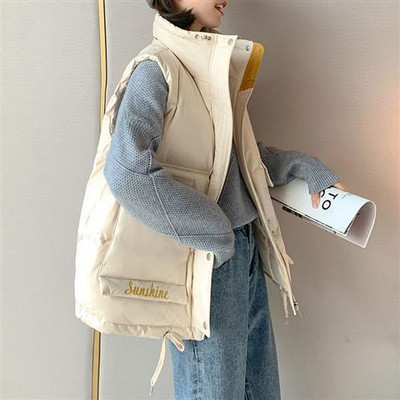 Széles női mellény magas gallérral és zsebekkel