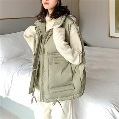 Széles női mellény magas gallérral és zsebekkel