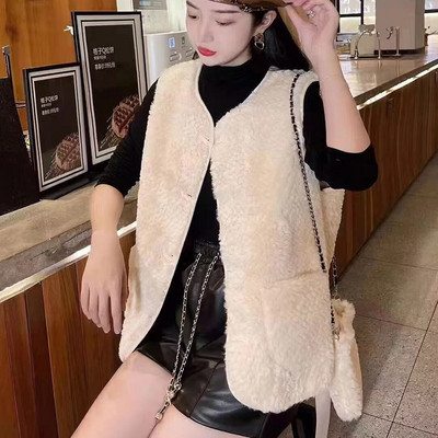 Pehelymellény gombokkal és zsebekkel