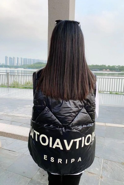 Női mindennapi mellény felirattal