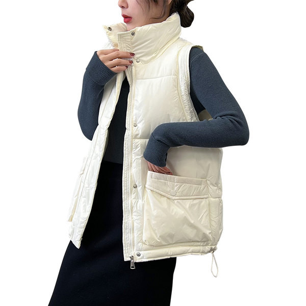 Naiste vabaaja vest suurte taskutega