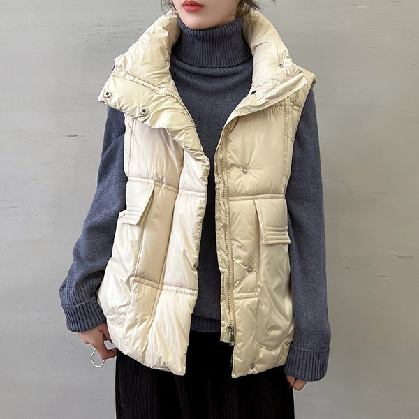 Paks tõmbluku ja nööpidega talvevest