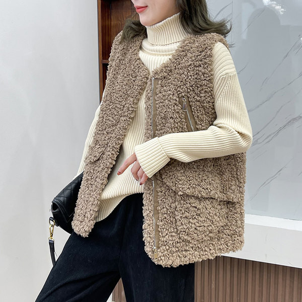 Modern női pehelymellény zsebekkel és spitz nyakkivágással