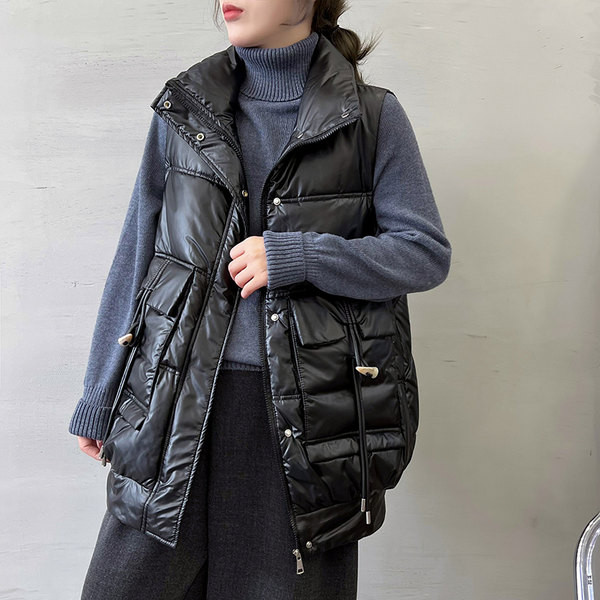 Naiste vesti lai taskute ja lipsudega mudel