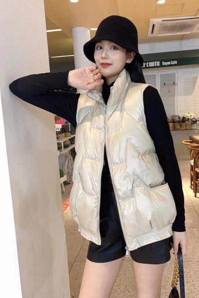 Laia mudeliga naiste vest lukuga