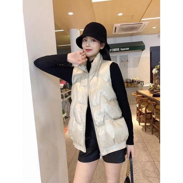 Laia mudeliga naiste vest lukuga