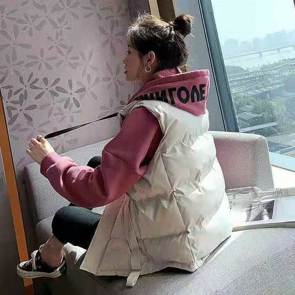 Φαρδύ γυναικείο γιλέκο σε λευκό και μαύρο χρώμα