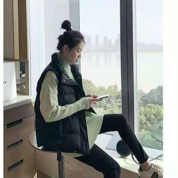 Φαρδύ γυναικείο γιλέκο σε λευκό και μαύρο χρώμα