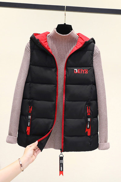 Alkalmi mellény hímzett felirattal és kapucnival