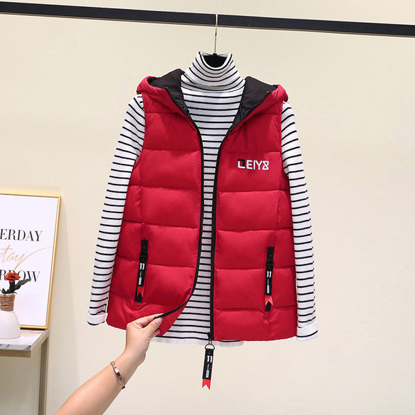 Alkalmi mellény hímzett felirattal és kapucnival