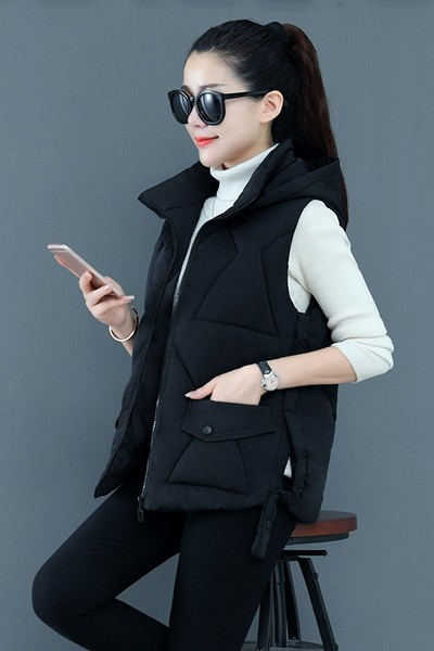 Ženski prsluk s kapuljačom i džepovima