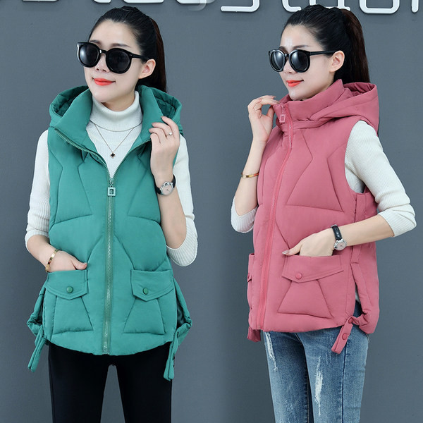 Ženski prsluk s kapuljačom i džepovima