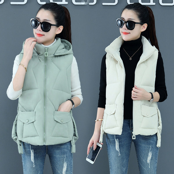 Ženski prsluk s kapuljačom i džepovima