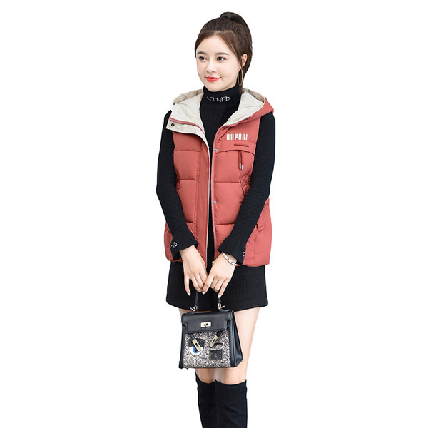 Rövid női mellény kapucnival és felirattal