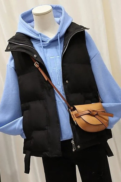 Απλό μοντέλο γυναικείο γιλέκο με φερμουάρ