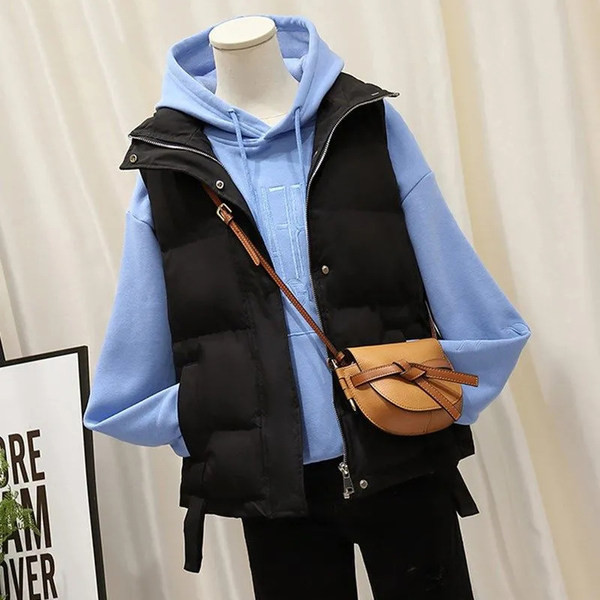 Απλό μοντέλο γυναικείο γιλέκο με φερμουάρ