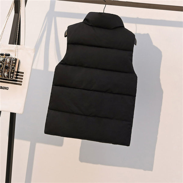 Κοντό γυναικείο γιλέκο με μεγάλες τσέπες και κουκούλα