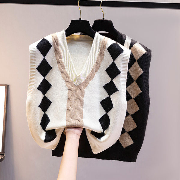 Ženski pleteni prsluk sa špic izrezom - široki model