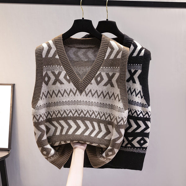 Μοντέρνο γυναικείο πλεκτό γιλέκο με λαιμόκοψη 