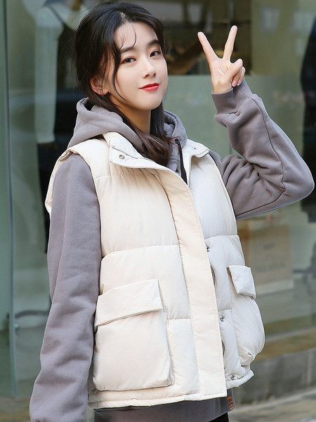 Naiste vabaajavest kõrge kraega kahes värvitoonis