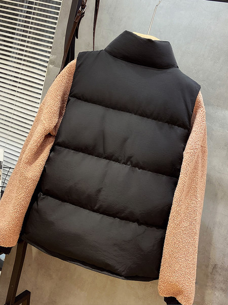 Naiste vabaajavest kõrge kraega kahes värvitoonis