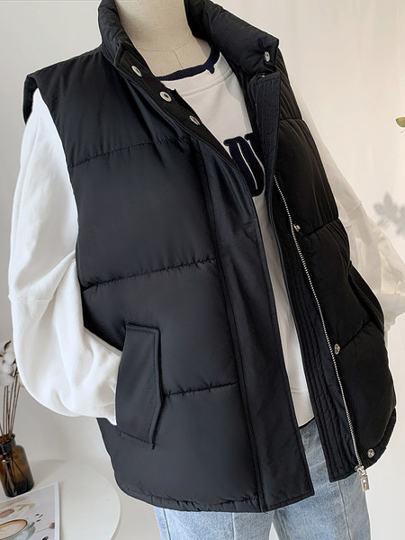 Stiilne naiste pikk vest lukuga nööpide ja taskutega