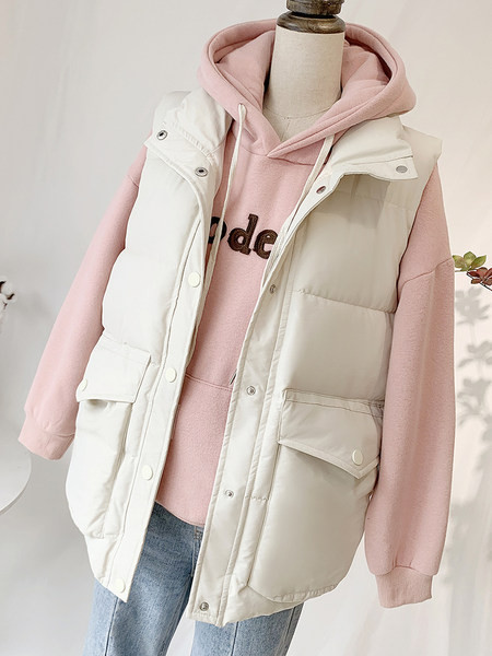 Női mellény gombokkal és zsebekkel