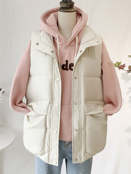 Női mellény gombokkal és zsebekkel