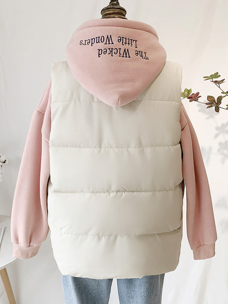 Női mellény gombokkal és zsebekkel