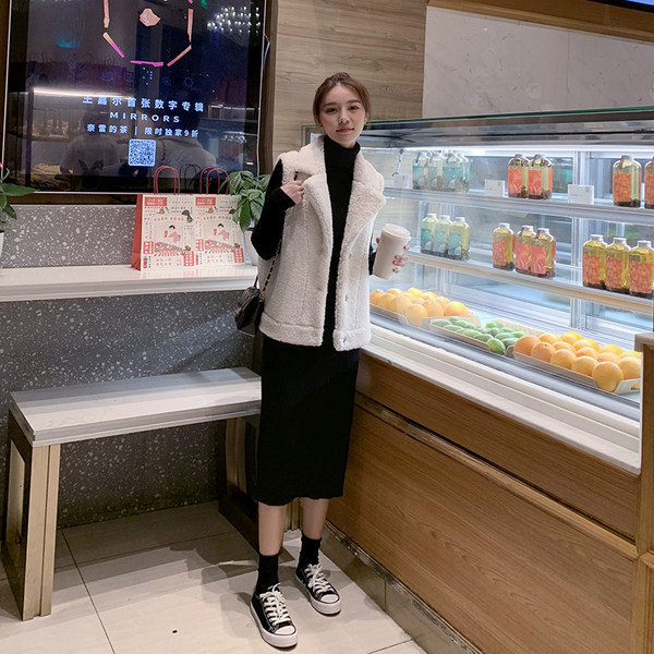 Női mellény gombokkal és zsebekkel - többféle színben