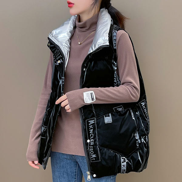 Besplatni model ženskog prsluka s gumbima i visokim ovratnikom