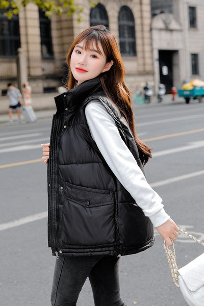 Női mellény négy színben, magas gallérral