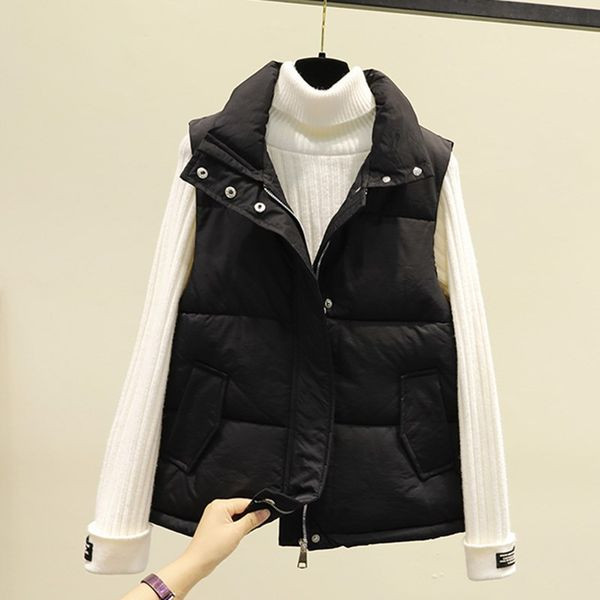 Alkalmi női mellény magas gallérral és gombokkal