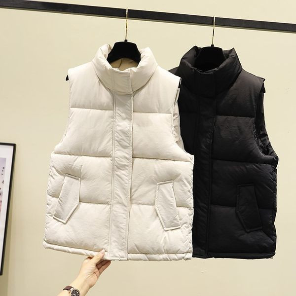 Alkalmi női mellény magas gallérral és gombokkal