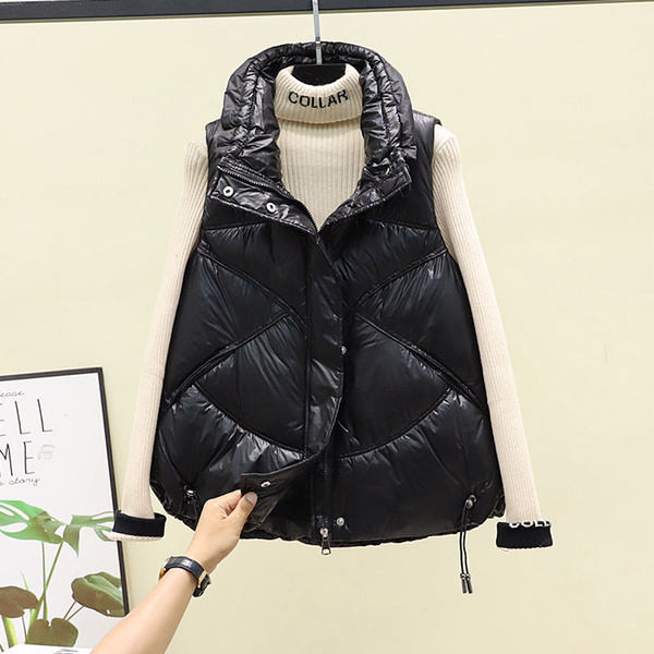 Naiste vabaaja vest nööpidega valge ja must