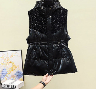 Női mellény fekete és szürke színben, kapucnival