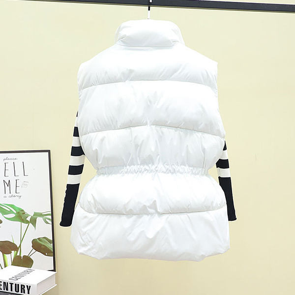 Ženski prsluk u crno-bijeloj boji sa elastičnim strukom