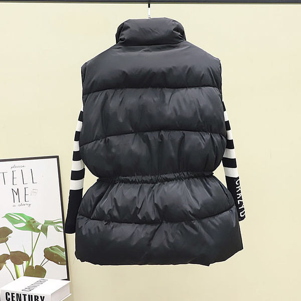 Ženski prsluk u crno-bijeloj boji sa elastičnim strukom