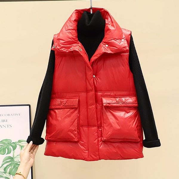 Alkalmi női mellény zsebekkel és magas gallérral