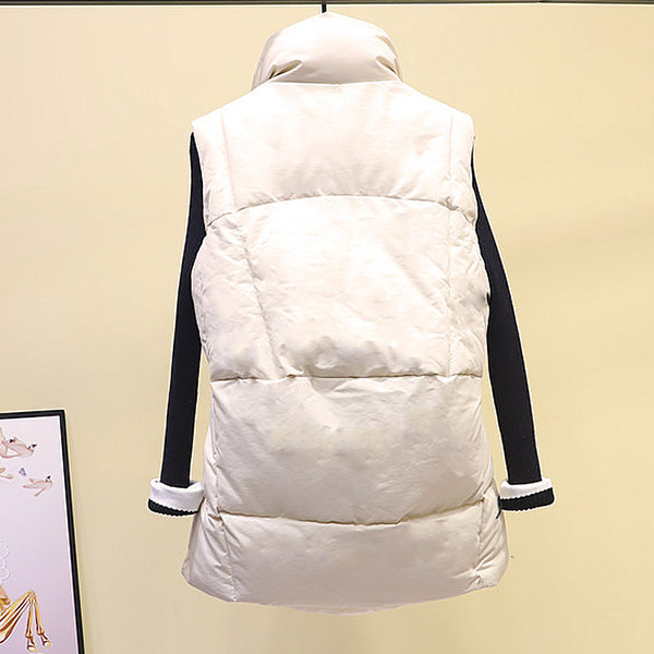 Stílusos női mellény nyakkendővel és zsebes hosszú modellel