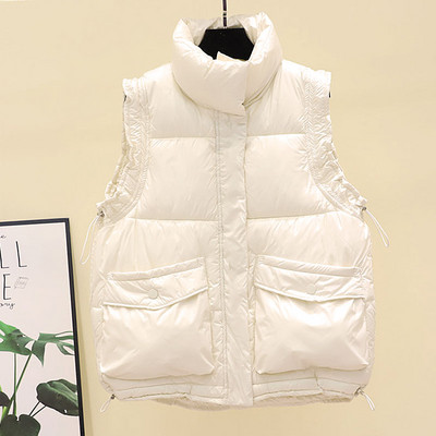 Uue mudeli kõrge krae ja taskutega naistevest