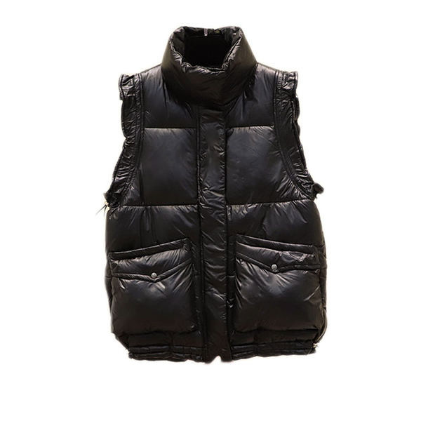 Uue mudeli kõrge krae ja taskutega naistevest