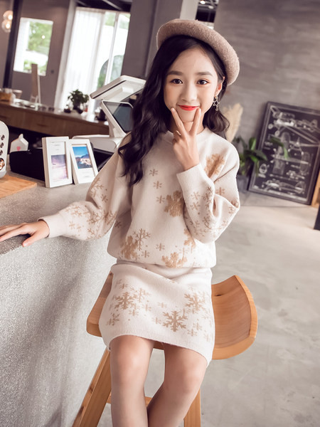 Őszi-téli lány blúz és szoknya szett