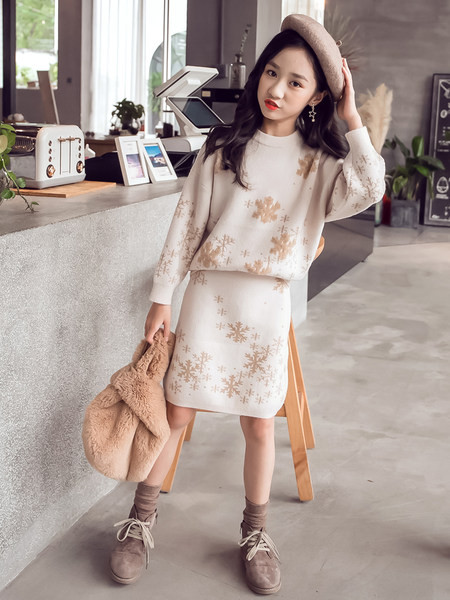 Őszi-téli lány blúz és szoknya szett