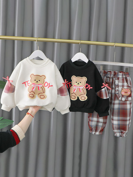 Napi gyerekszett lányoknak rátétes blúzból és kockás nadrágból