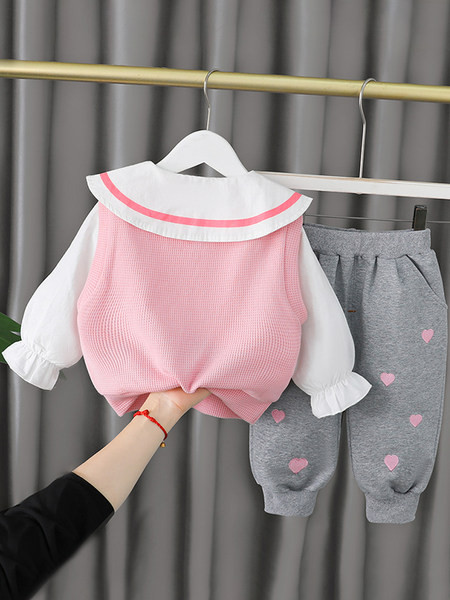 Dječji komplet iz tri dijela sa kragnom na bluzi