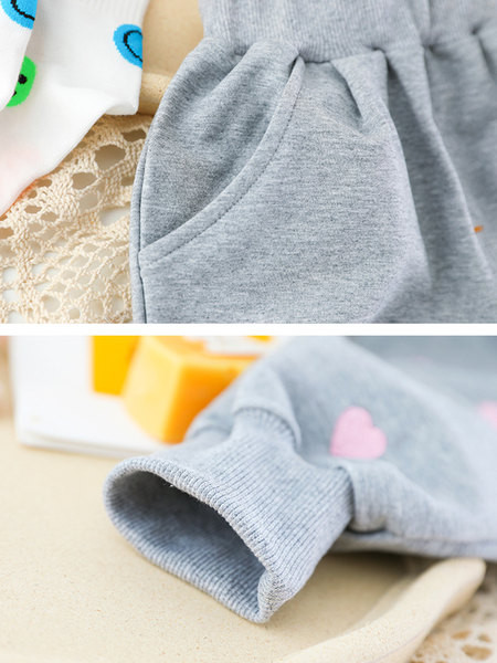 Dječji komplet iz tri dijela sa kragnom na bluzi