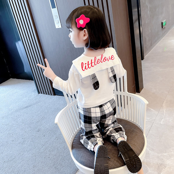 Παιδικό σετ με επιγραφή σε ροζ και λευκό χρώμα