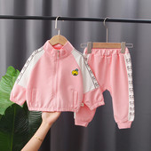 Αθλητική παιδική ομάδα με φούτερ και εσώρουχα για κορίτσια